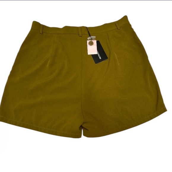 Pretty Little‎ Things NWT Olive Green Shorts, Size 16. - Picture 2 of 5